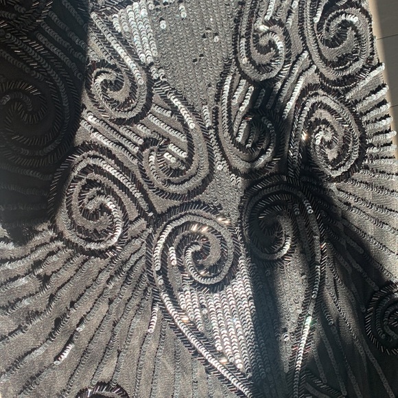 Midi fully beaded/sequinned open shoulder black dress - Picture 4 of 6